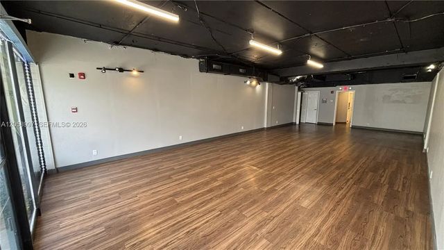 2729 E Oakland Park Boulevard, Fort Lauderdale