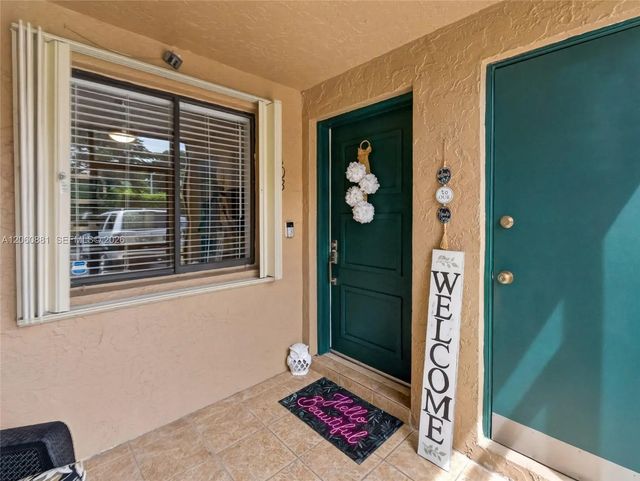 205 Lakeview Drive #103, Weston