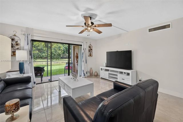 5 of 39 - 205 Lakeview Drive #103, Weston, FL