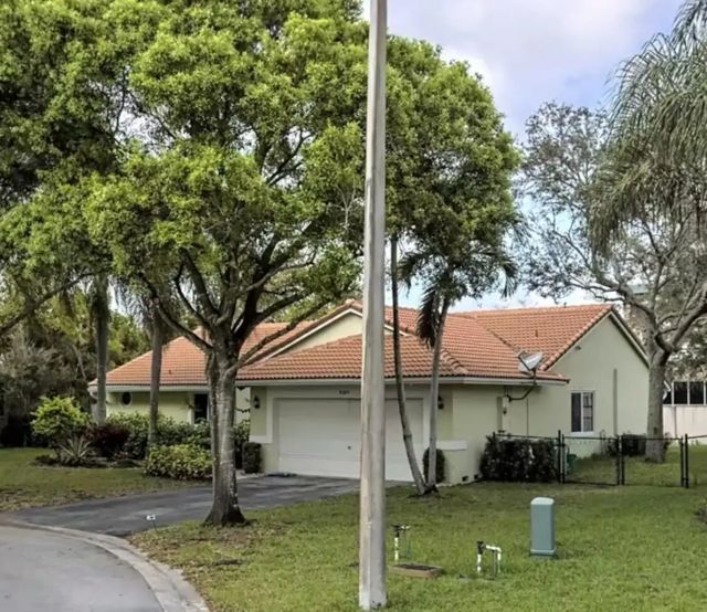 9285 Nw 44th Court, Coral Springs