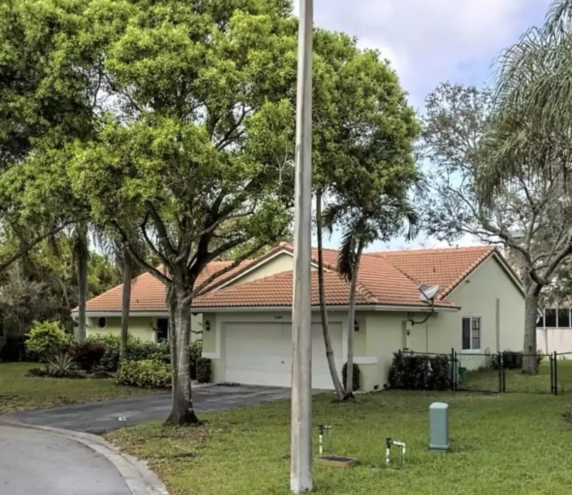 9285 Nw 44th Court, Coral Springs