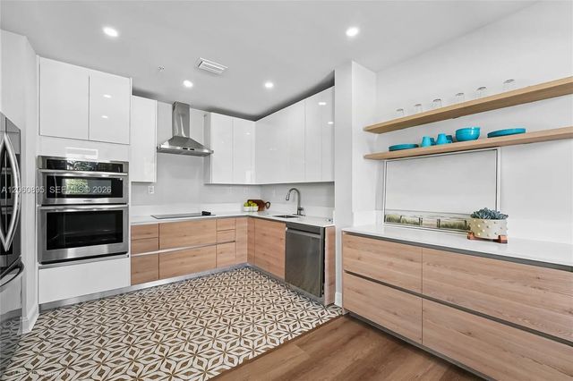 3 of 30 - 1502 Jefferson Avenue #301, Miami Beach, FL
