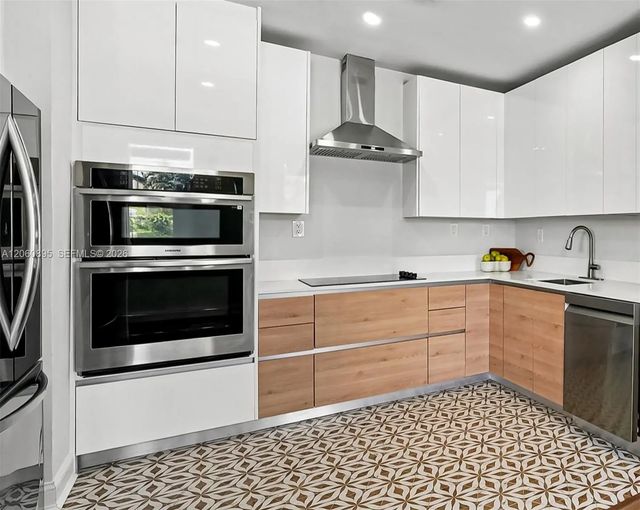 5 of 30 - 1502 Jefferson Avenue #301, Miami Beach, FL