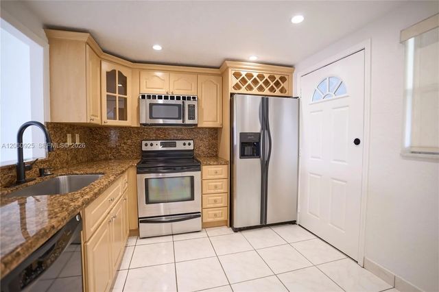 3600 Ne 170th Street #401, North Miami Beach