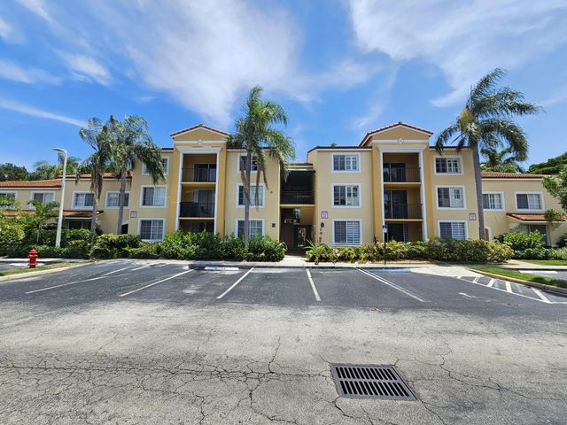 Photo of 140 Yacht Club Way #305, Hypoluxo FL