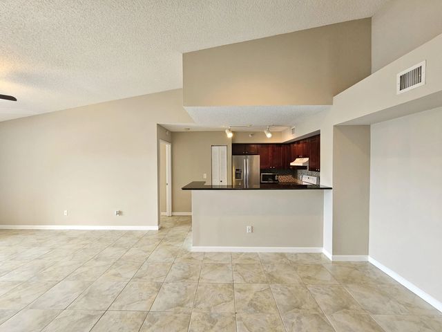 5 of 33 - 140 Yacht Club Way #305, Hypoluxo, FL