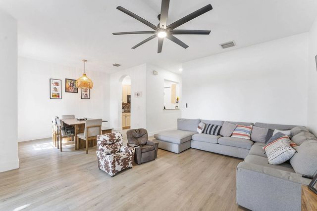 5 of 42 - 4414 Morgan Lane, Davie, FL