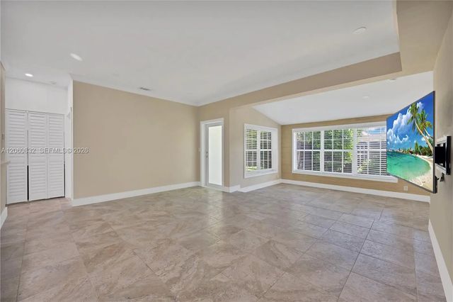 818 Ne 3rd Street, Hallandale Beach