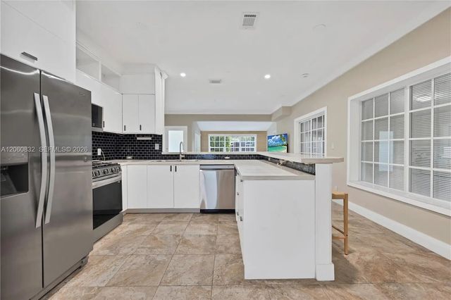 5 of 21 - 818 Ne 3rd Street, Hallandale Beach, FL
