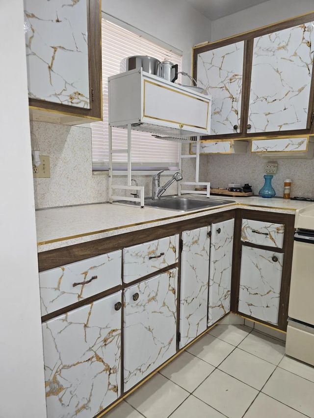 4 of 32 - 2800 W Sunrise Lakes Drive W #312, Sunrise, FL