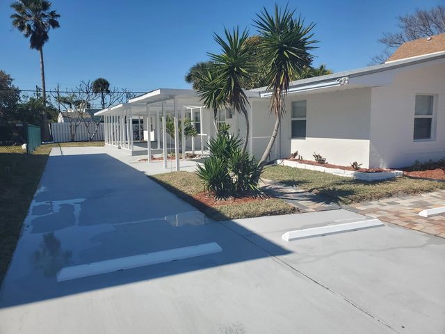 2 of 22 - 335 Hernando Street, Fort Pierce, FL