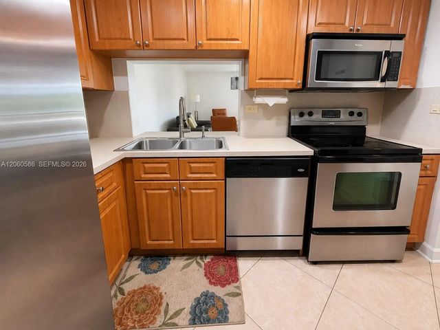 4 of 16 - 9651 Sw 77th Avenue #206e, Miami, FL