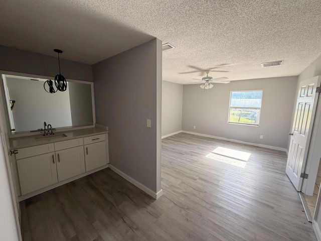 3 of 10 - 1902 Se Gena Road, Port St. Lucie, FL