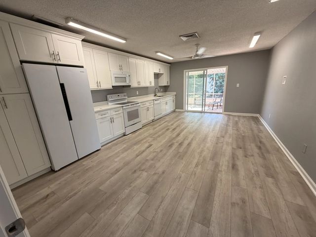 4 of 10 - 1902 Se Gena Road, Port St. Lucie, FL