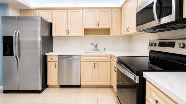 2 of 21 - 4001 Hillcrest Drive #705, Hollywood, FL