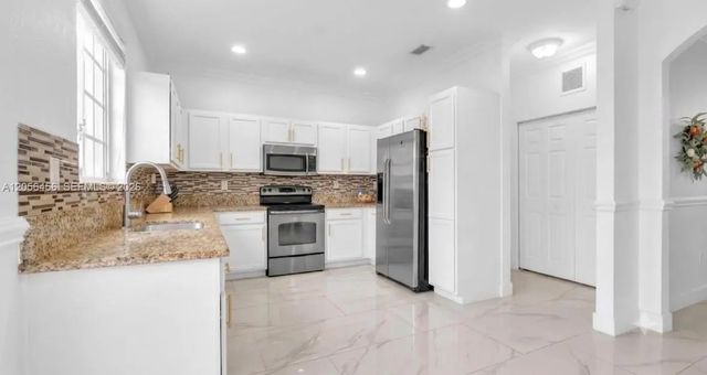 3 of 17 - 3247 Nw 31st Terrace, Oakland Park, FL
