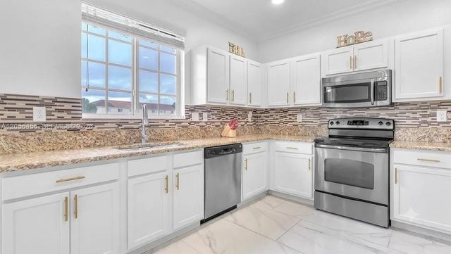 4 of 17 - 3247 Nw 31st Terrace, Oakland Park, FL