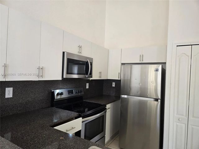 4 of 27 - 2758 Se 17th Avenue #203, Homestead, FL