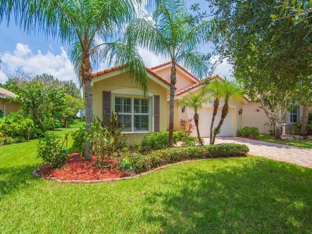 1975 Grey Falcon Circle Sw, Vero Beach