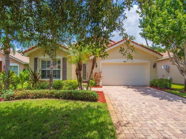 3 of 37 - 1975 Grey Falcon Circle Sw, Vero Beach, FL