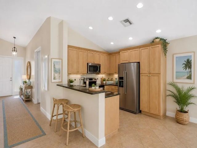 4 of 37 - 1975 Grey Falcon Circle Sw, Vero Beach, FL