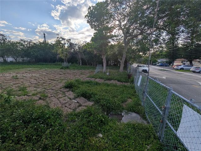 4 of 5 - 660 Ne 86th Street, Miami, FL