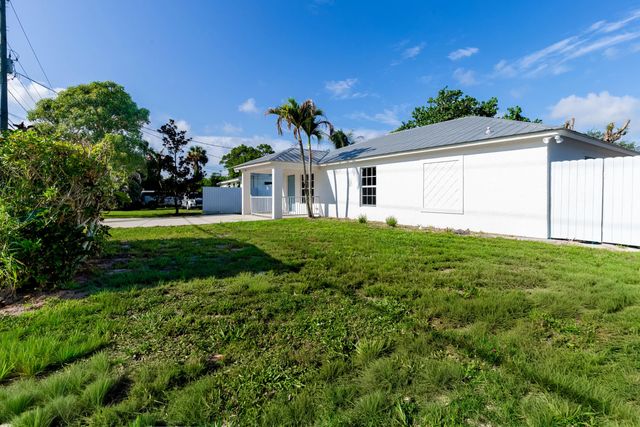 3 of 25 - 5060 Se Ebbtide Avenue, Stuart, FL