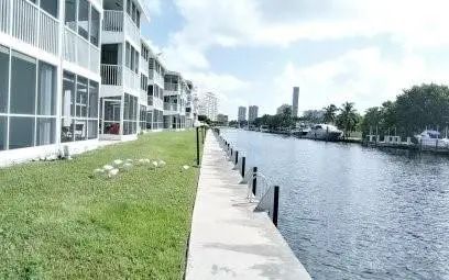 465 Paradise Isle Boulevard #307, Hallandale Beach