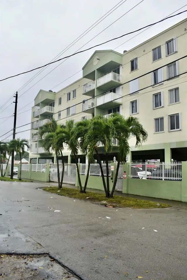 2 of 22 - 616 Nw 26th Avenue #210, Miami, FL