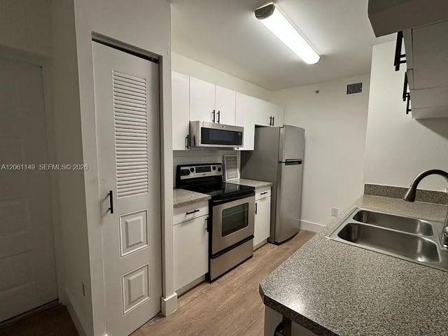 3 of 14 - 460 S Park Road #101, Hollywood, FL