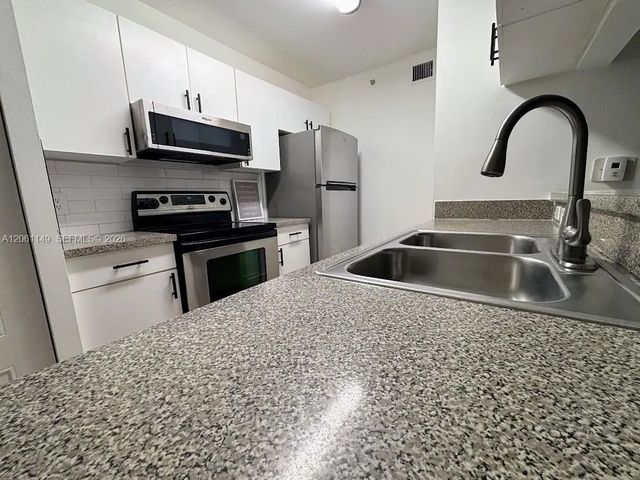 4 of 14 - 460 S Park Road #101, Hollywood, FL