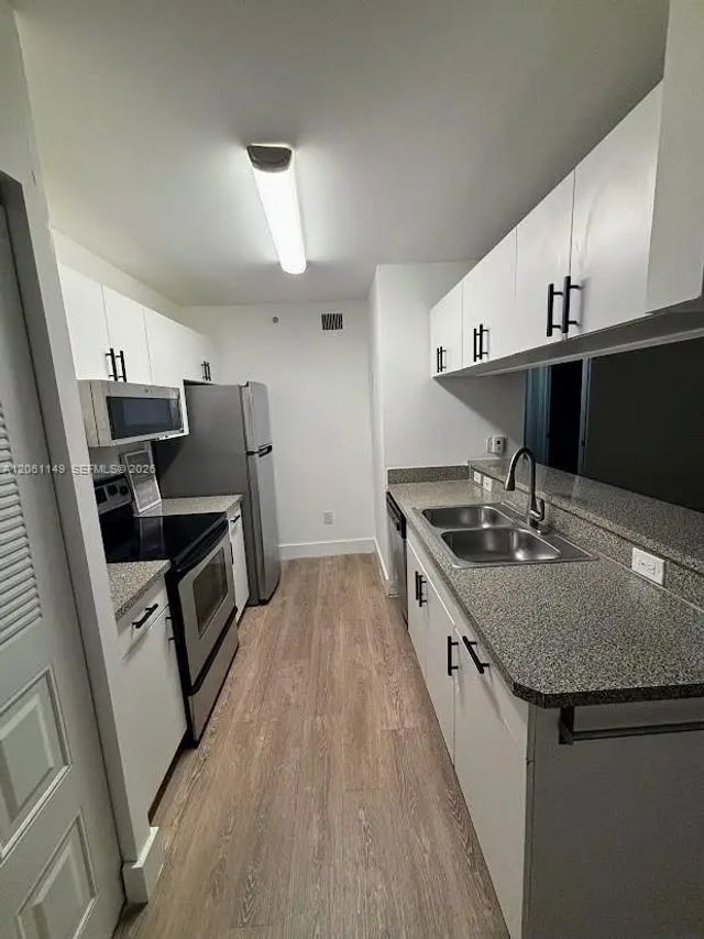 5 of 14 - 460 S Park Road #101, Hollywood, FL