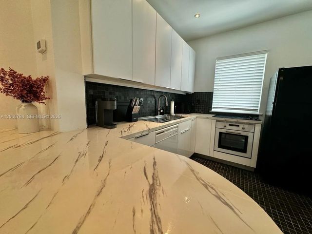 4 of 25 - 736 13th Street #104, Miami Beach, FL