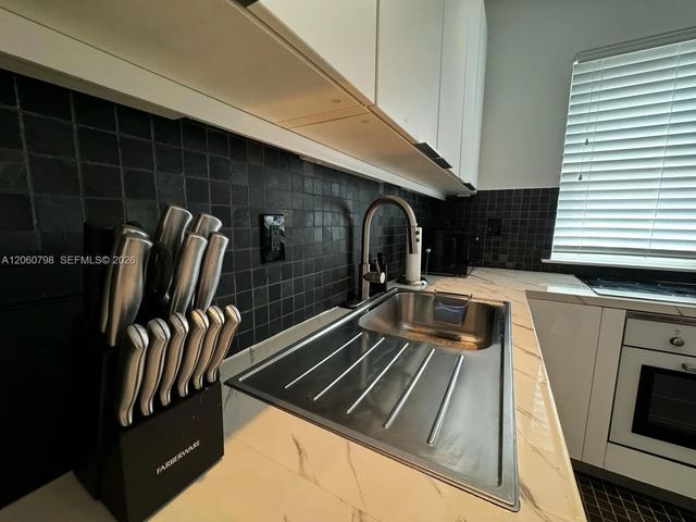 5 of 25 - 736 13th Street #104, Miami Beach, FL