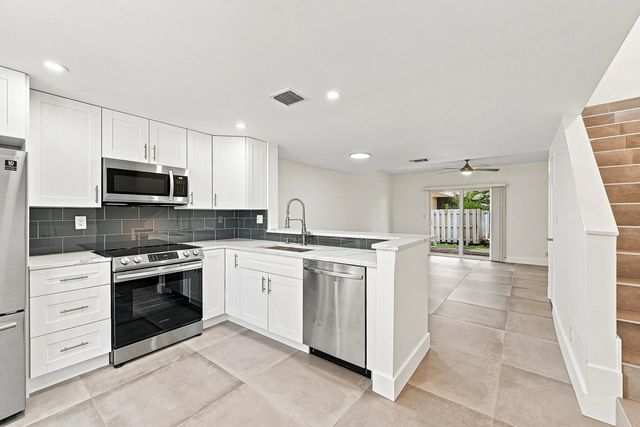 3 of 39 - 2627 Ne 15th Street, Pompano Beach, FL