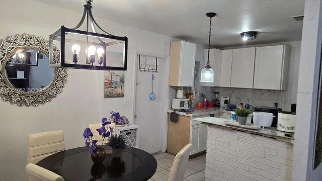 3 of 12 - 1610 W 11th Street, Riviera Beach, FL