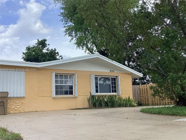 2 of 40 - 4320 Sw 56th Avenue, Davie, FL