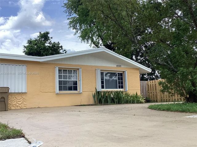 3 of 40 - 4320 Sw 56th Avenue, Davie, FL