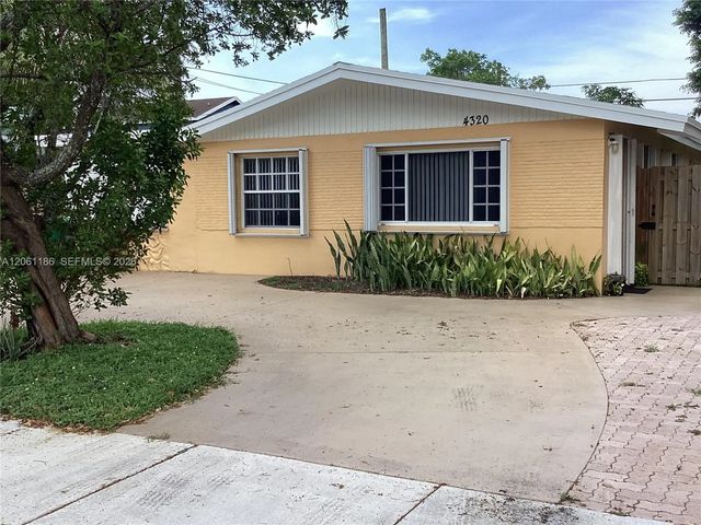 4 of 40 - 4320 Sw 56th Avenue, Davie, FL
