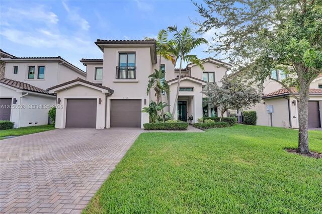 5742 E Brookfield Circle E, Hollywood