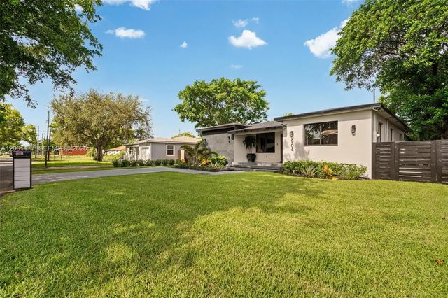 4 of 47 - 904 Nw 6th Terrace, Hallandale Beach, FL