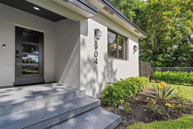 5 of 47 - 904 Nw 6th Terrace, Hallandale Beach, FL