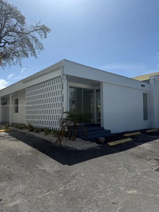 2856 E Oakland Park Boulevard, Fort Lauderdale