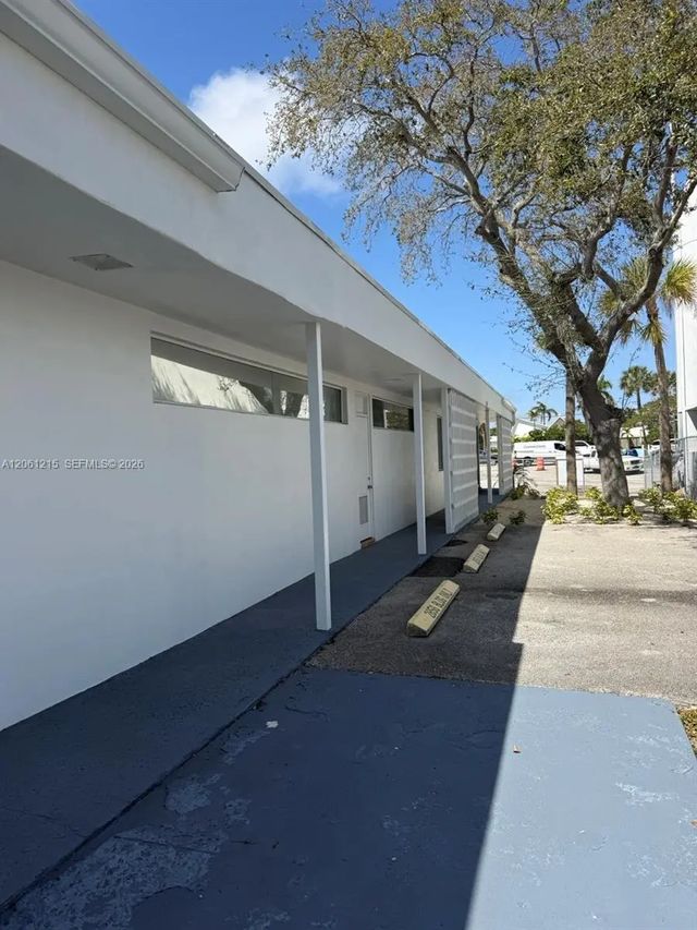 3 of 22 - 2856 E Oakland Park Boulevard, Fort Lauderdale, FL