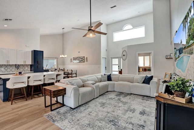 5 of 43 - 1711 W Oak Knoll Circle, Davie, FL