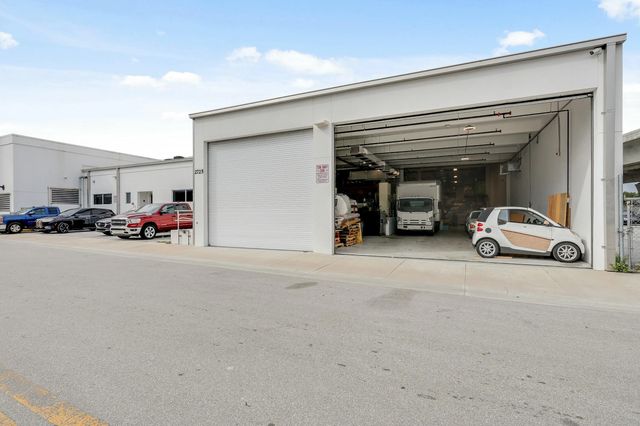 3 of 15 - 2725 Hillsboro Road, West Palm Beach, FL