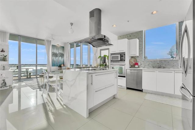 7930 East Drive #1408, North Bay Village