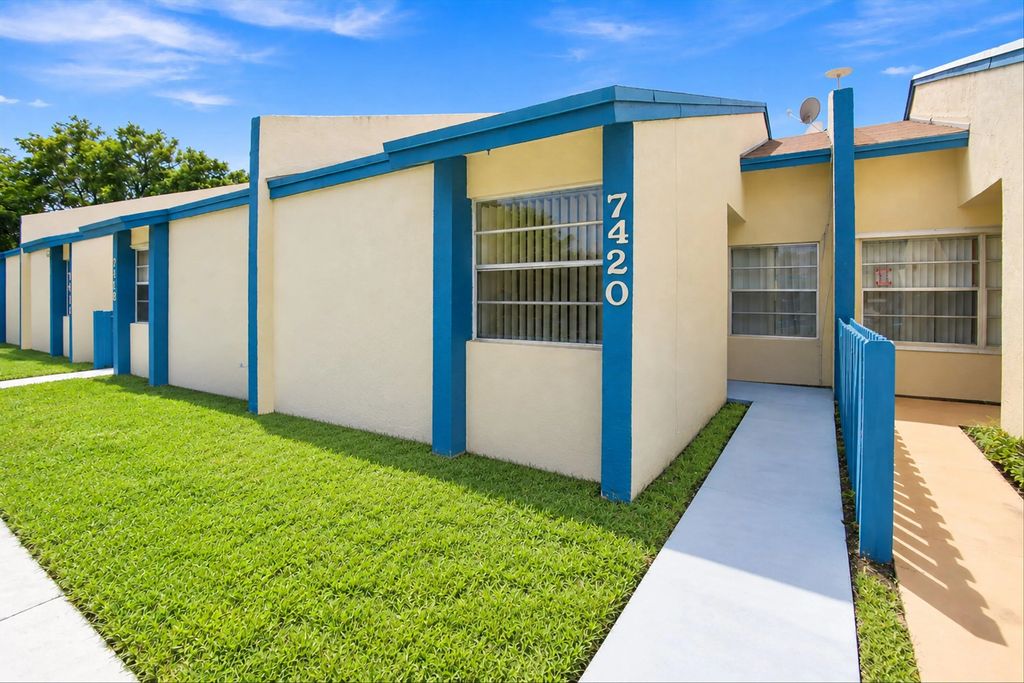 7420 Nw 34th Street, Lauderhill