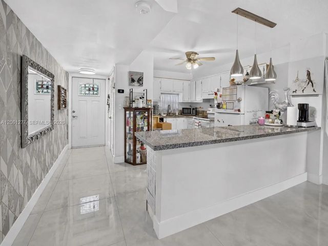 8941 S Hollybrook Boulevard #202, Pembroke Pines