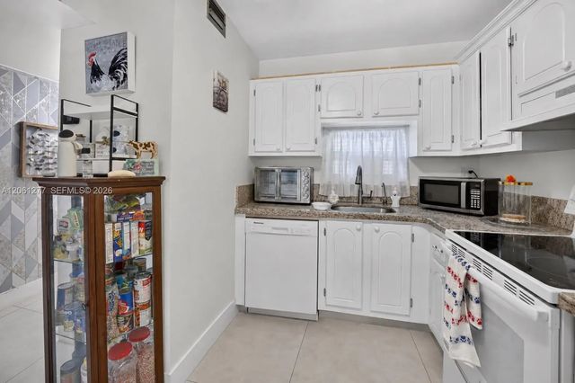 3 of 41 - 8941 S Hollybrook Boulevard #202, Pembroke Pines, FL